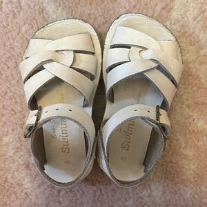Play condition saltwater sandals size 5c